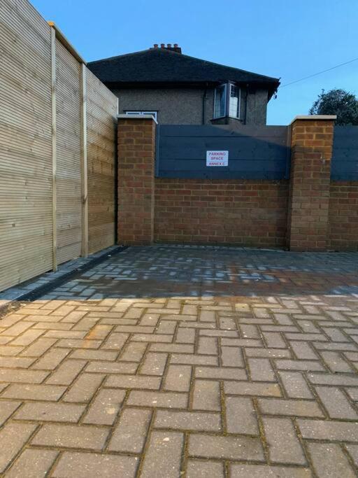 Apartment C, A One Bedroom Flat In South London Carshalton Екстер'єр фото